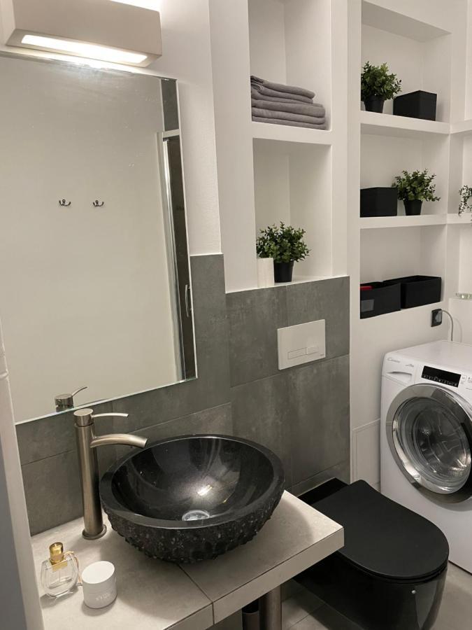 Grey Gucci Apartment City Center Warsaw Exterior photo